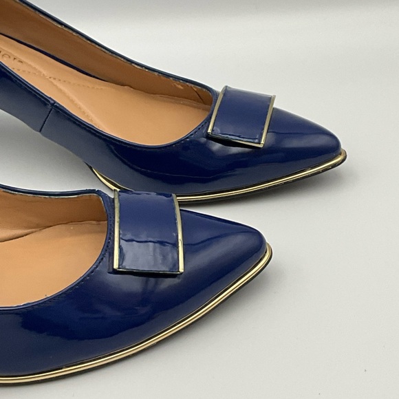 Andrew Geller Heels Size 6.5 Navy Heels with Gold Accents - Picture 9 of 11